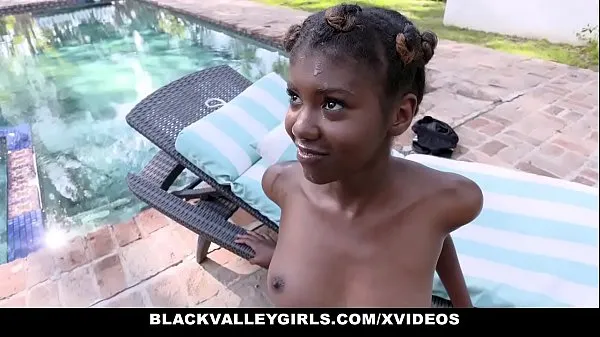 شاهد BlackValleyGirls - Hot Ebony Teen (Daizy Cooper) Fucks Swim Coach أفلام القوة