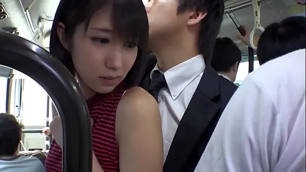 Japonesa sexy de minissaia sendo fodida em um ônibus público