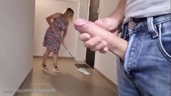 Watch RISKY !!! I FLASH MY COCK IN FRONT OF THE CLEANER GIRL AND SHE WAS NOT AFRAID power Movies