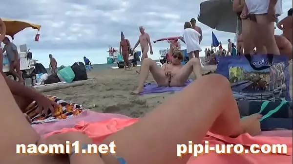 Посмотрите девушка мастурбирует на пляже мощные фильмы
